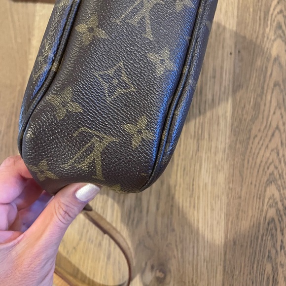 Louis Vuitton monogram Mabillon crossbody purse - Picture 6 of 15